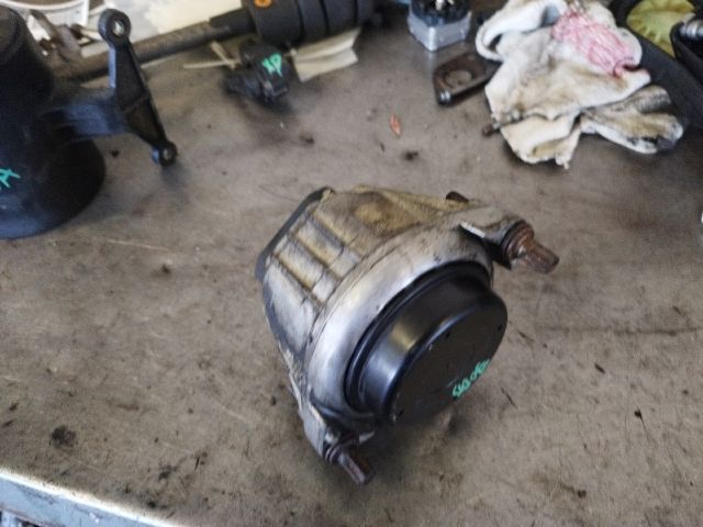 bontott BMW X1 Motor Tartó Bak Jobb