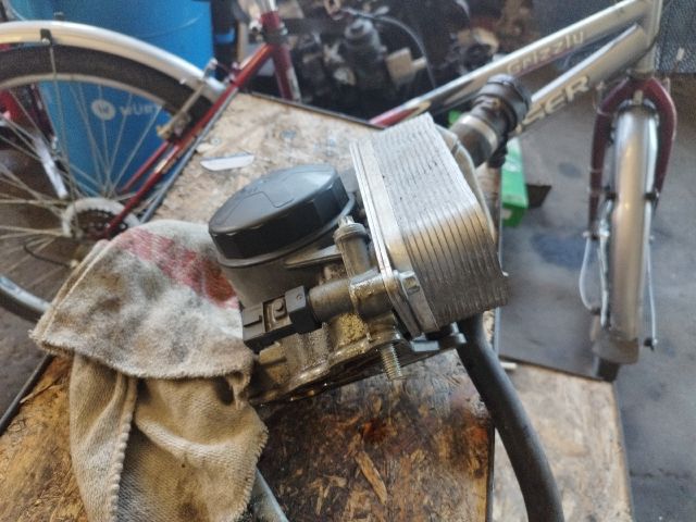 bontott BMW X1 Olajszűrő Ház