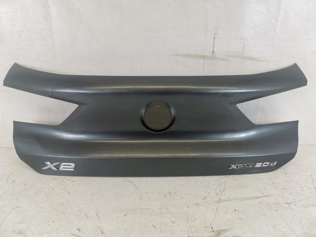 bontott BMW X2 Csomagtérajtó Díszléc