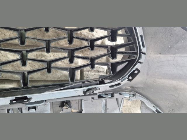 bontott BMW X2 Első Lökhárító (Üresen)