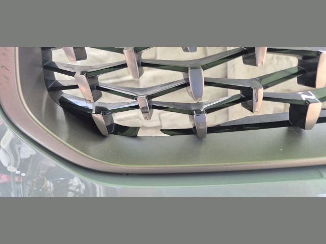 bontott BMW X2 Első Lökhárító (Üresen)