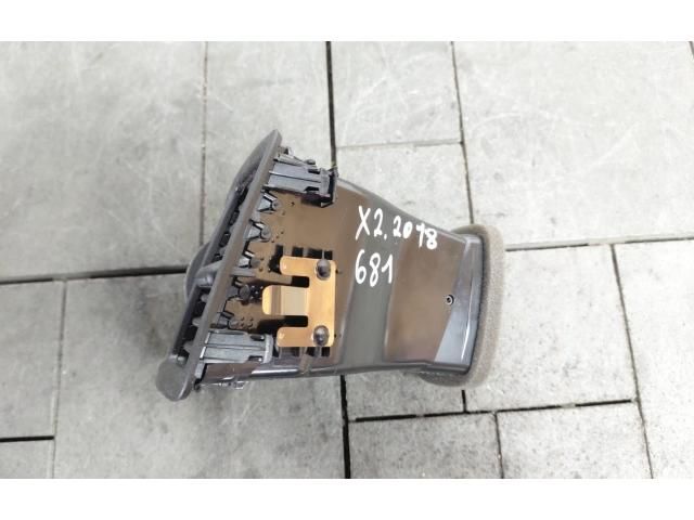 bontott BMW X2 Hátsó középső Szellőző