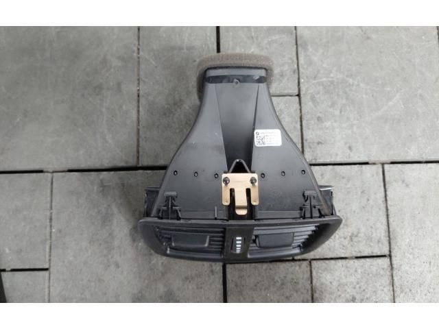 bontott BMW X2 Hátsó középső Szellőző