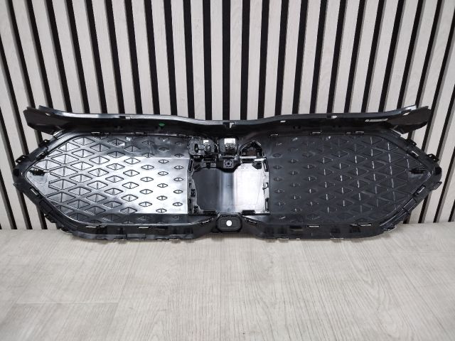 bontott BMW X2 Hűtőrács