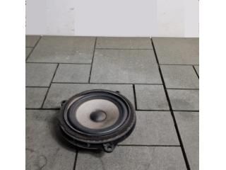 bontott BMW X2 Jobb hátsó Hangszóró