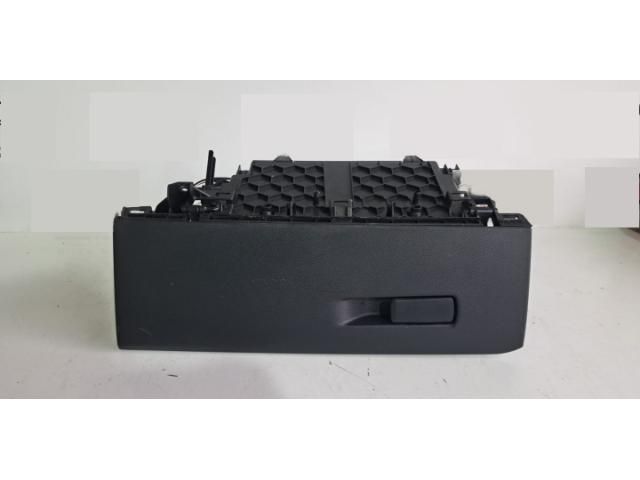 bontott BMW X2 Kesztyűtartó