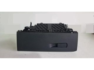 bontott BMW X2 Kesztyűtartó