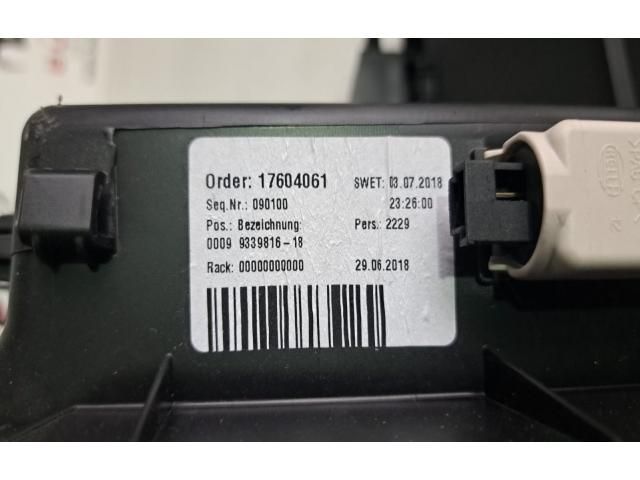 bontott BMW X2 Kesztyűtartó