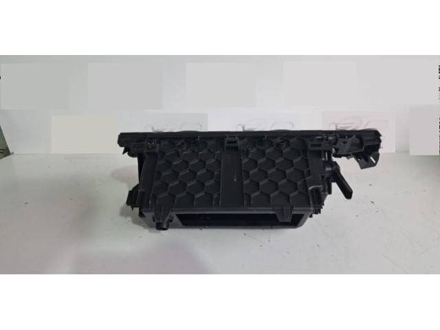 bontott BMW X2 Kesztyűtartó