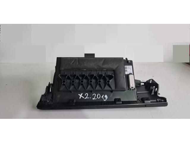 bontott BMW X2 Kesztyűtartó