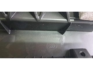 bontott BMW X2 Kesztyűtartó