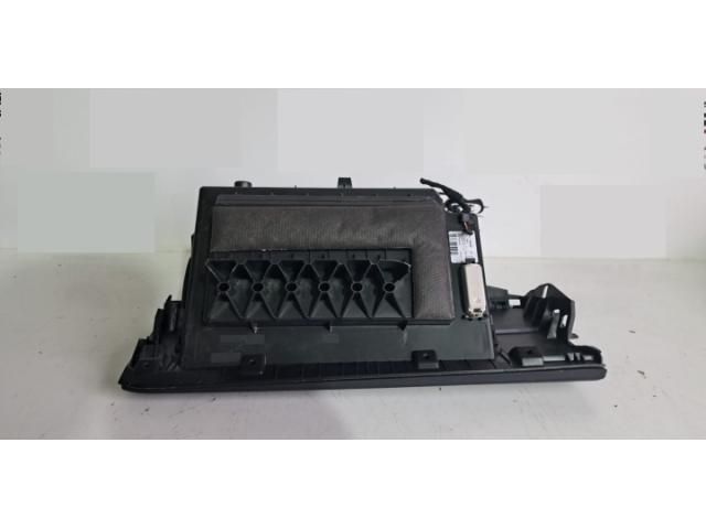 bontott BMW X2 Kesztyűtartó