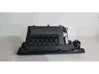 bontott BMW X2 Kesztyűtartó