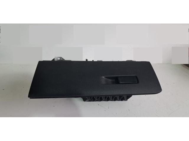 bontott BMW X2 Kesztyűtartó