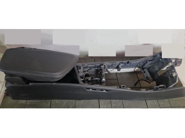 bontott BMW X2 Könyöklő