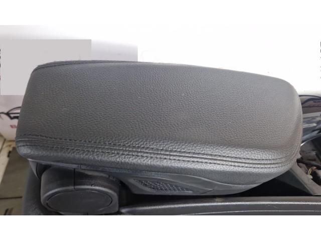 bontott BMW X2 Könyöklő