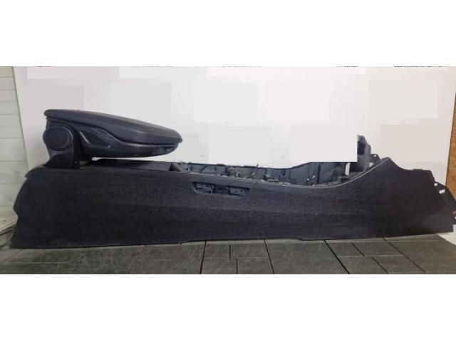 bontott BMW X2 Könyöklő