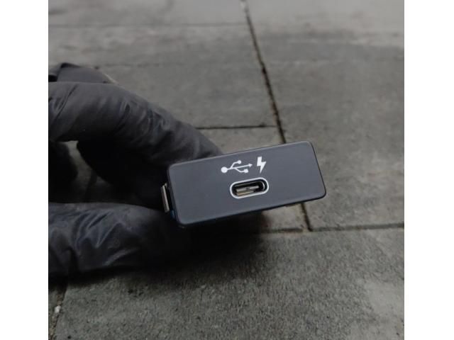 bontott BMW X2 USB HUB