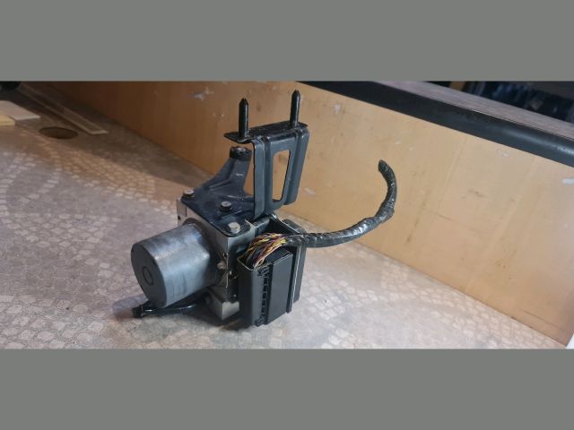 bontott BMW X3 ABS Kocka