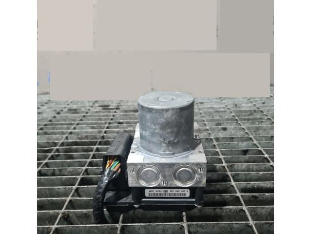 bontott BMW X3 ABS Kocka