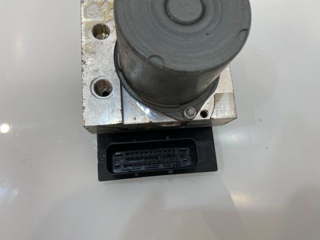 bontott BMW X3 ABS Kocka