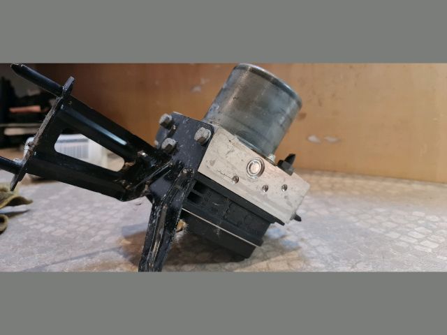 bontott BMW X3 ABS Kocka