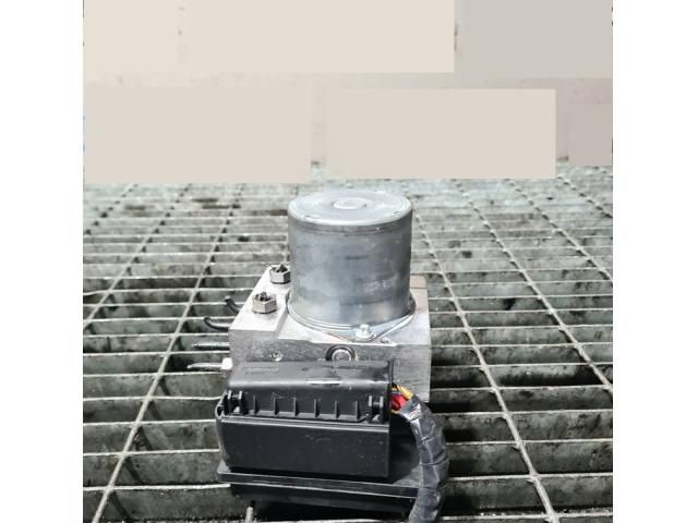 bontott BMW X3 ABS Kocka