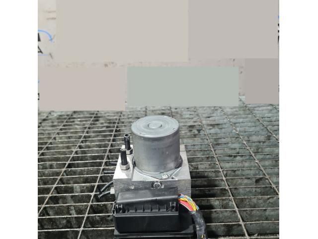 bontott BMW X3 ABS Kocka