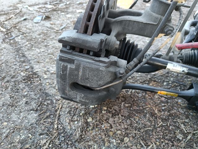 bontott BMW X3 Bal első Féknyereg Munkahengerrel