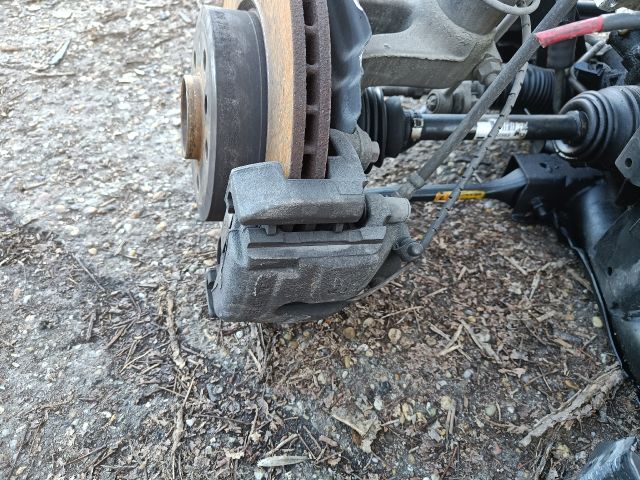 bontott BMW X3 Bal első Féknyereg Munkahengerrel