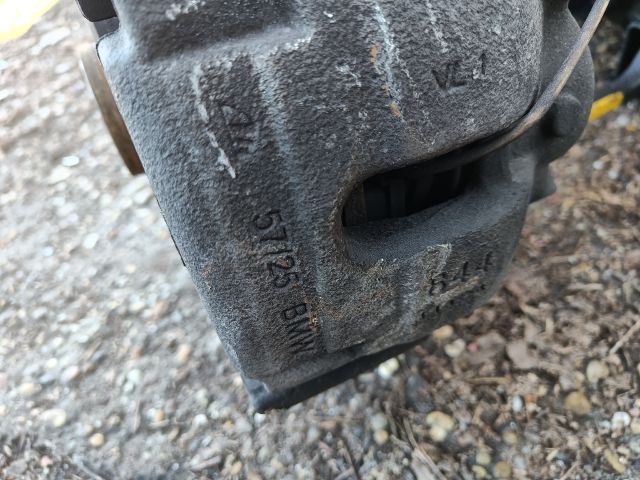 bontott BMW X3 Bal első Féknyereg Munkahengerrel