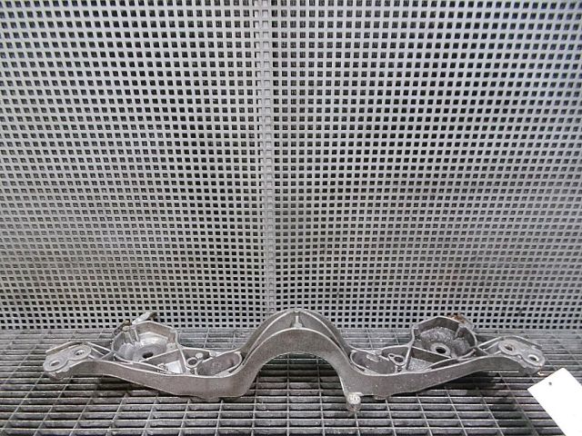 bontott BMW X3 Differenciálmű Tartó Bak