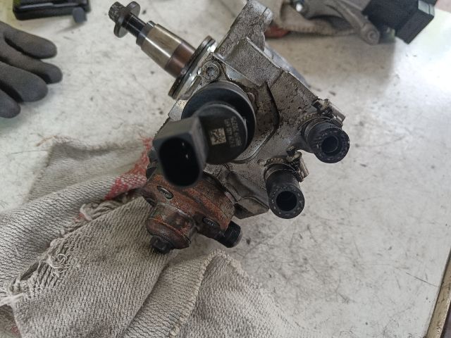 bontott BMW X3 Nagynyomású Szivattyú