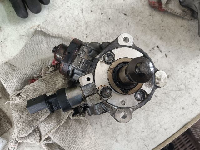 bontott BMW X3 Nagynyomású Szivattyú