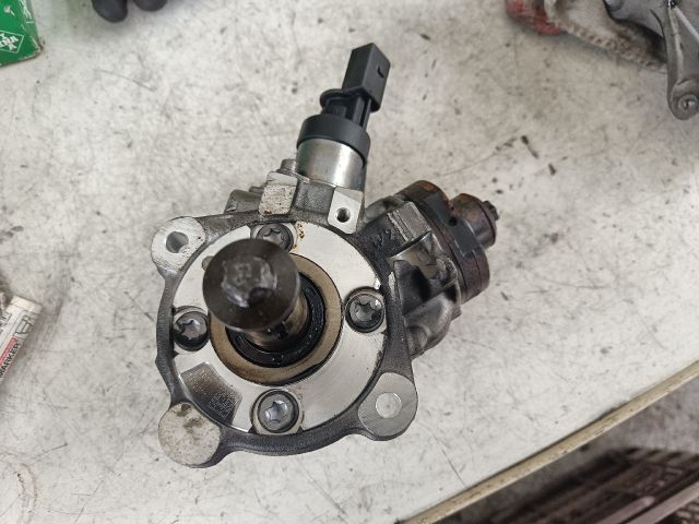 bontott BMW X3 Nagynyomású Szivattyú