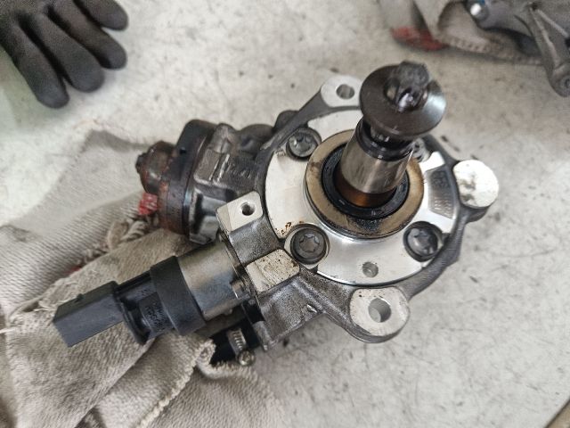 bontott BMW X3 Nagynyomású Szivattyú