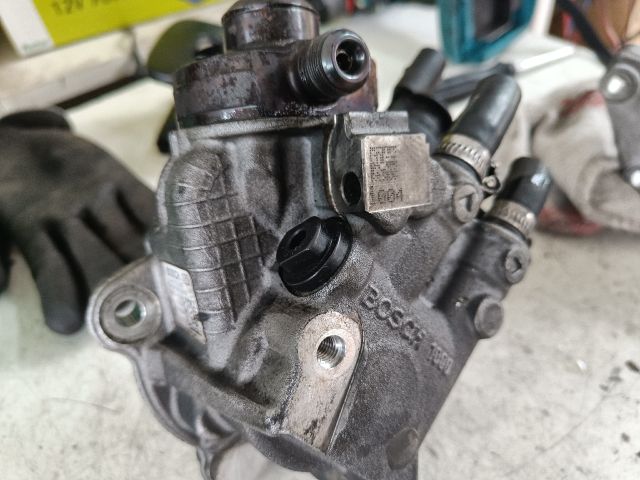 bontott BMW X3 Nagynyomású Szivattyú