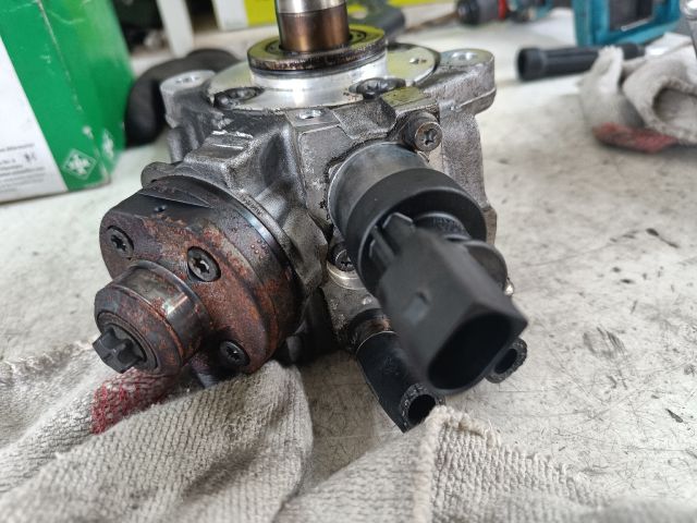 bontott BMW X3 Nagynyomású Szivattyú