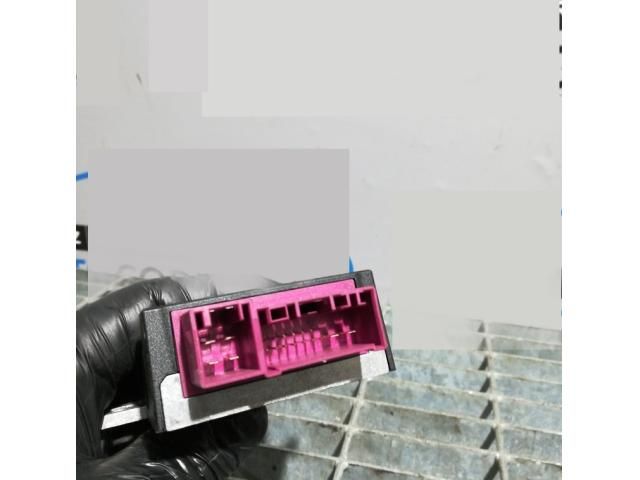 bontott BMW X3 Üzemanyag Szivattyú Relé