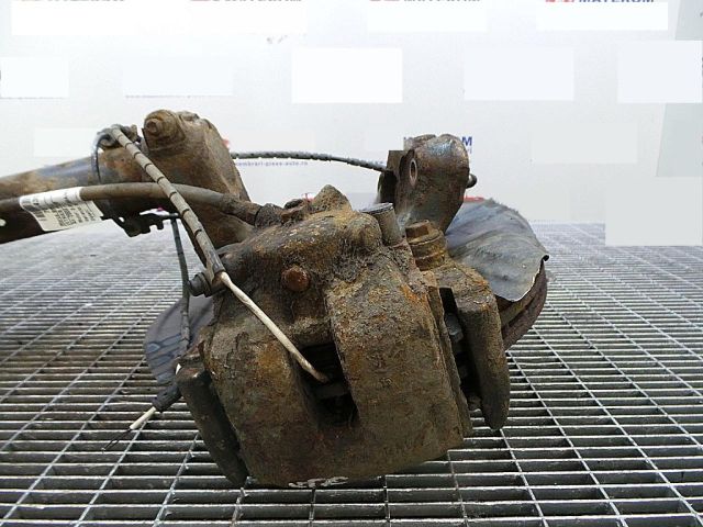 bontott BMW X3 Bal első Féknyereg Munkahengerrel