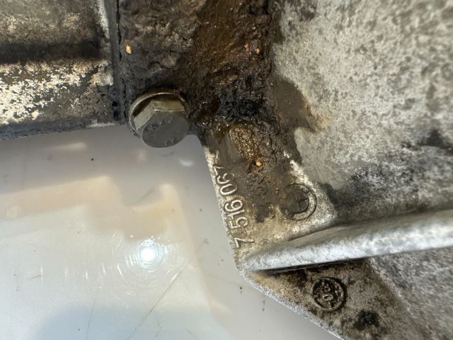 bontott BMW X3 Olajteknő