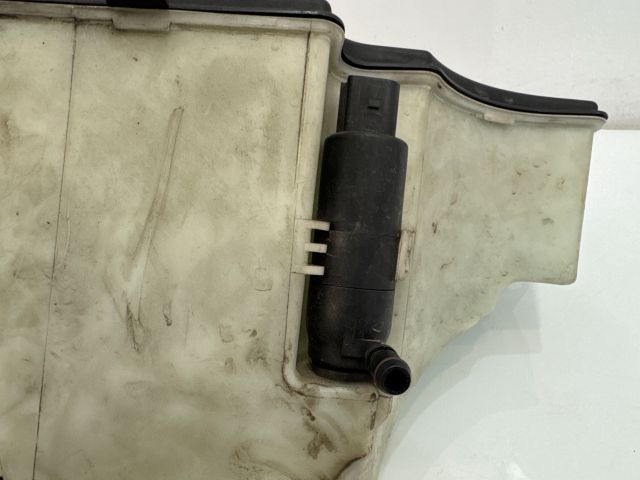 bontott BMW X3 Ablakmosó Tartály