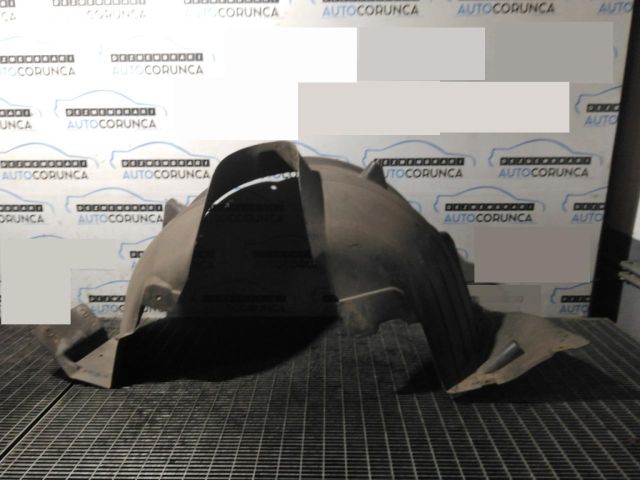 bontott BMW X3 Bal első Dobbetét (Kerékjárati, Műanyag)