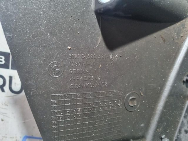 bontott BMW X3 Bal első Dobbetét (Kerékjárati, Műanyag)