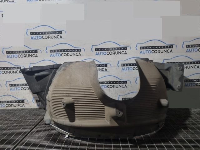 bontott BMW X3 Bal első Dobbetét (Kerékjárati, Műanyag)