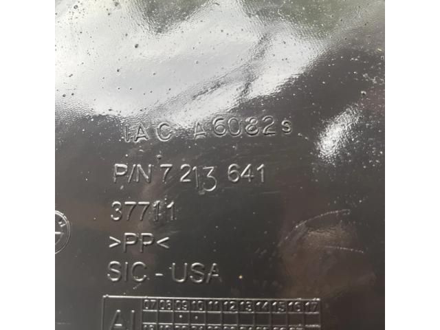 bontott BMW X3 Bal első Dobbetét (Kerékjárati, Műanyag)