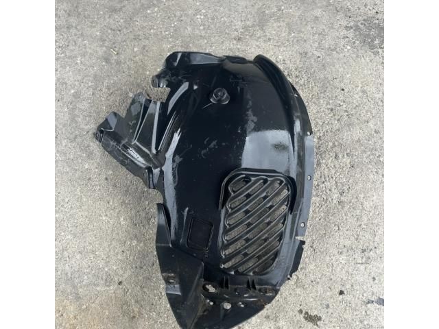 bontott BMW X3 Bal első Dobbetét (Kerékjárati, Műanyag)