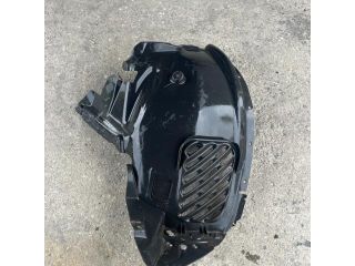 bontott BMW X3 Bal első Dobbetét (Kerékjárati, Műanyag)