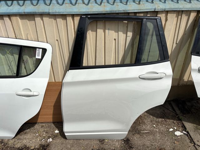 bontott BMW X3 Bal hátsó Ajtó (Részeivel)