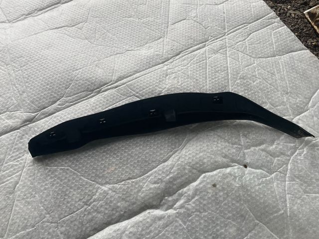 bontott BMW X3 Bal Sárvédő Csavar Burkolat